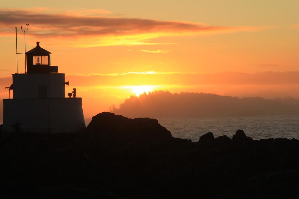 Waters Edge Shoreside Suites Ucluelet Exterior photo