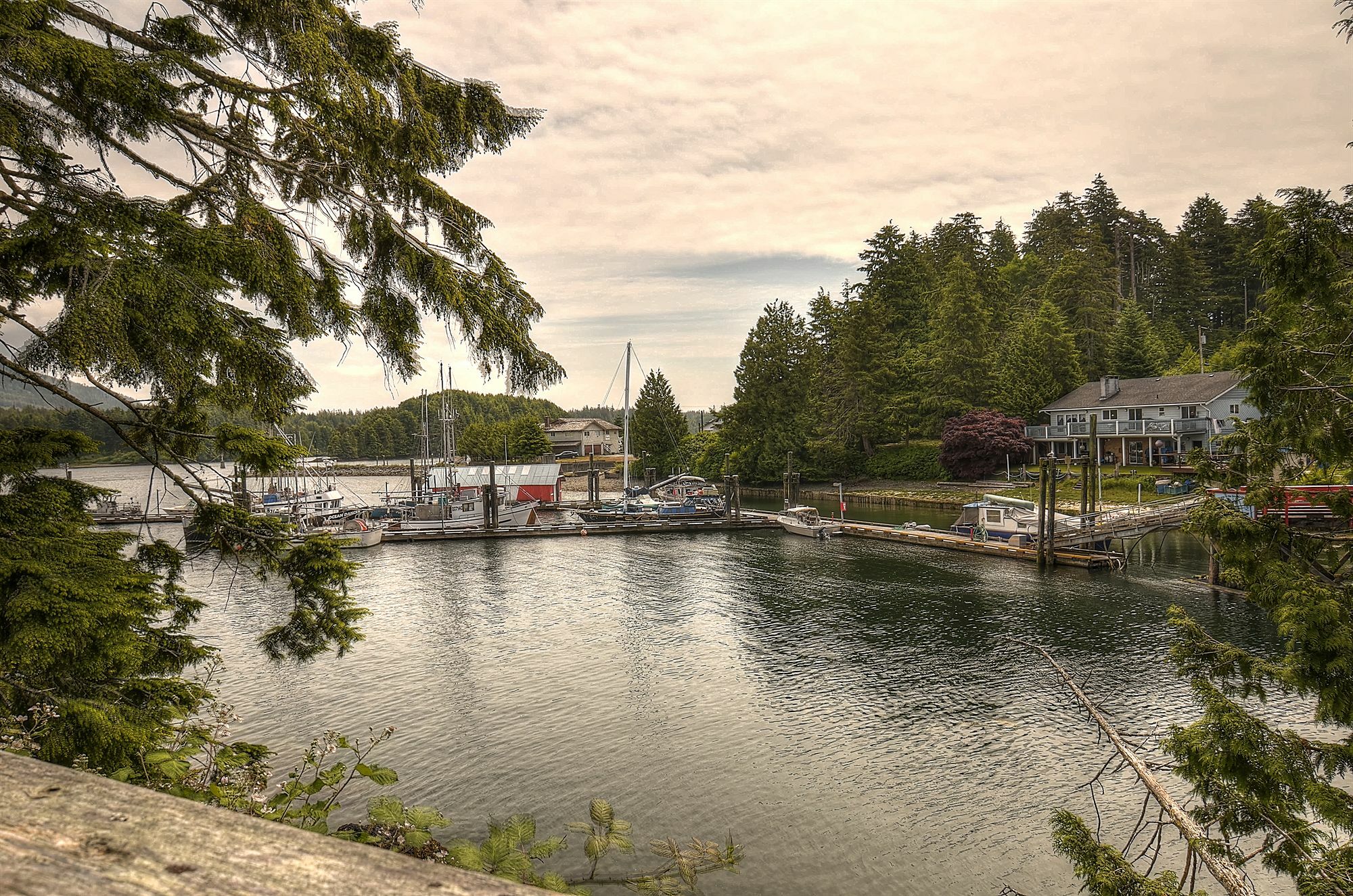 Waters Edge Shoreside Suites Ucluelet Exterior photo